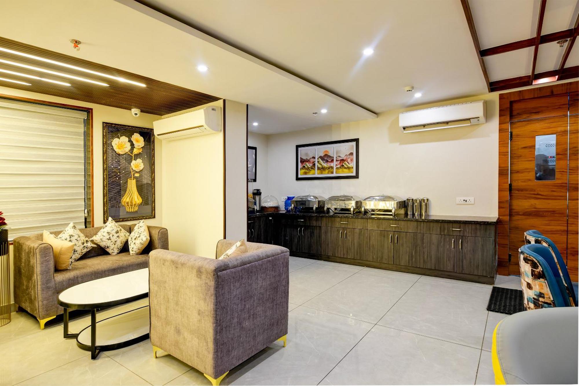 Airport Le Premier, New Delhi Hotel Exterior photo