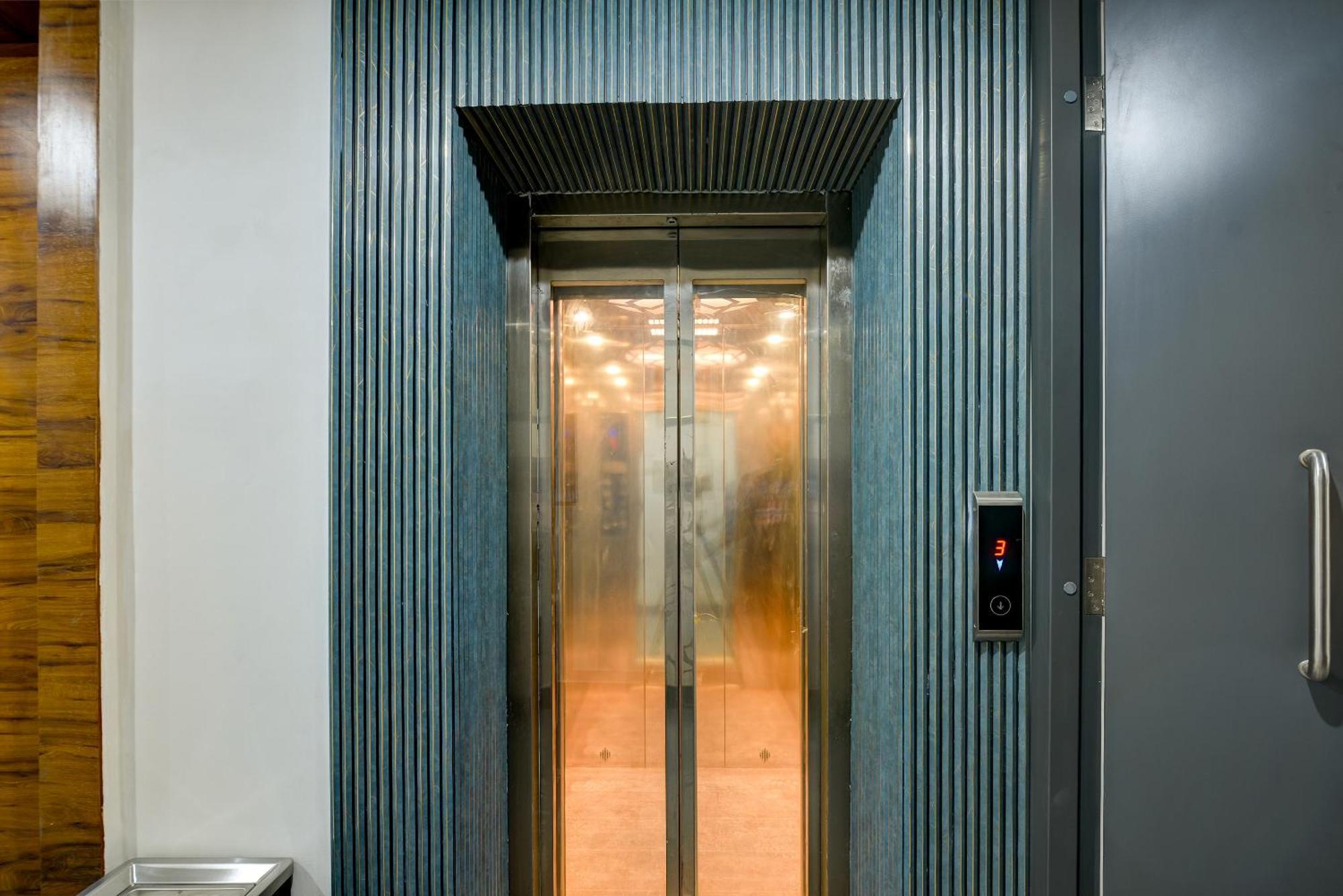 Airport Le Premier, New Delhi Hotel Exterior photo