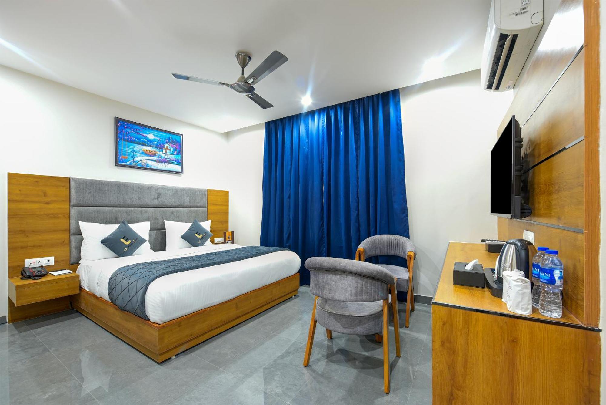 Airport Le Premier, New Delhi Hotel Exterior photo